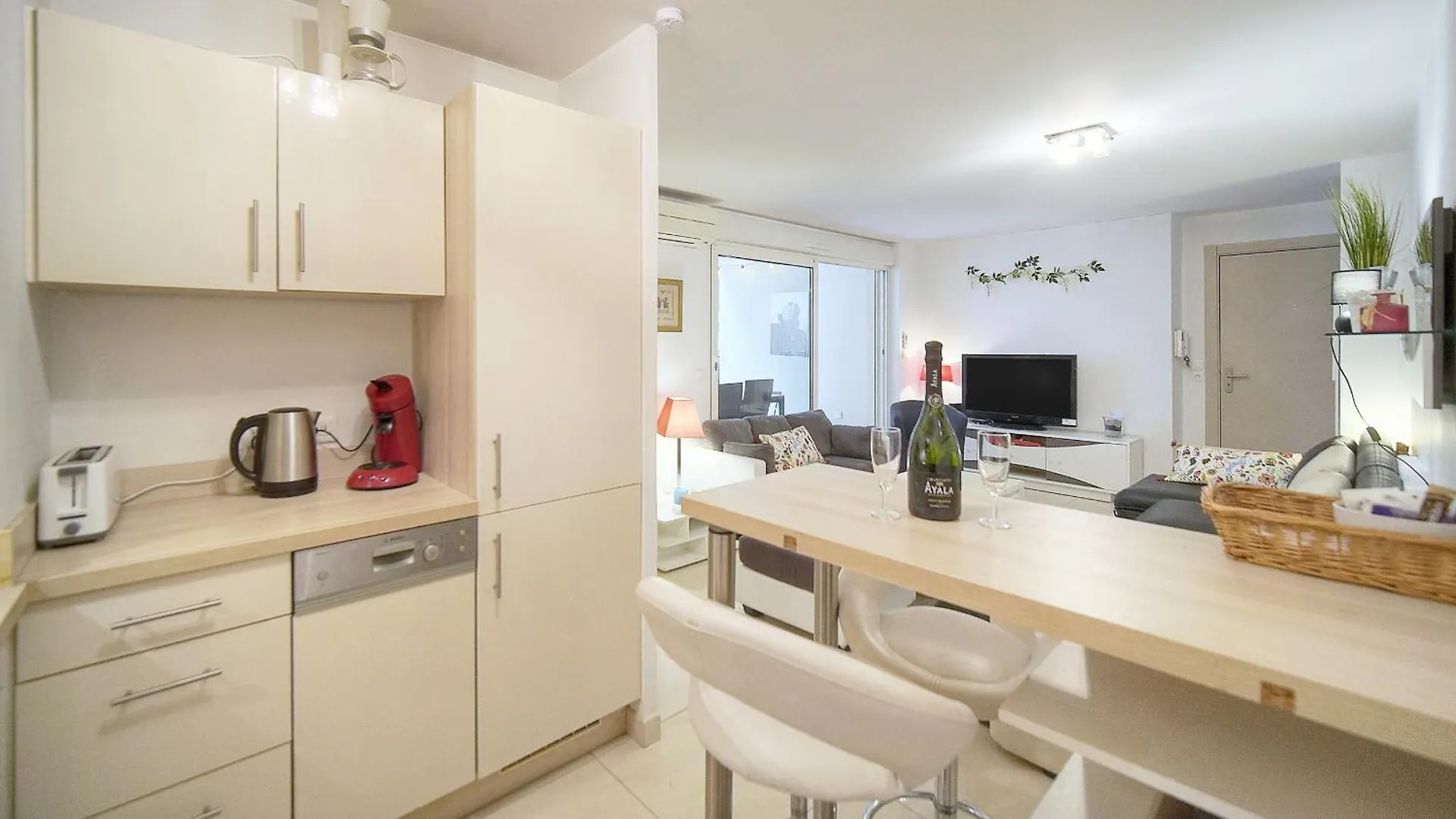 2 Pieces Moderne Avec Terrasse A1B263 Apartment Cannes France